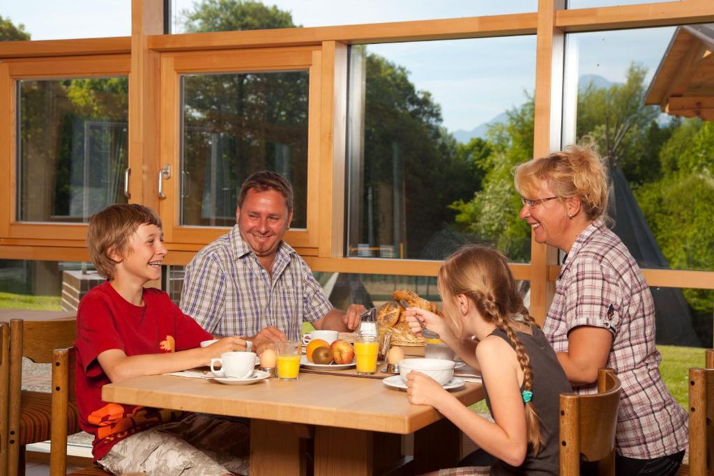 Haus Chiemgau - Kolping-Familienhotel Teisendorf Exterior photo